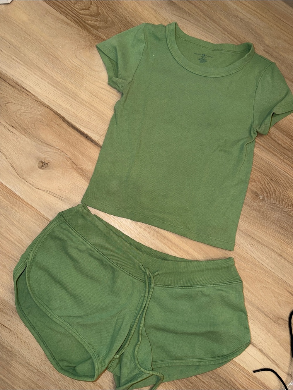 Brandy Melville Green Cotton Tee & Shorts Set xs like new worn once - Picture 4 of 9